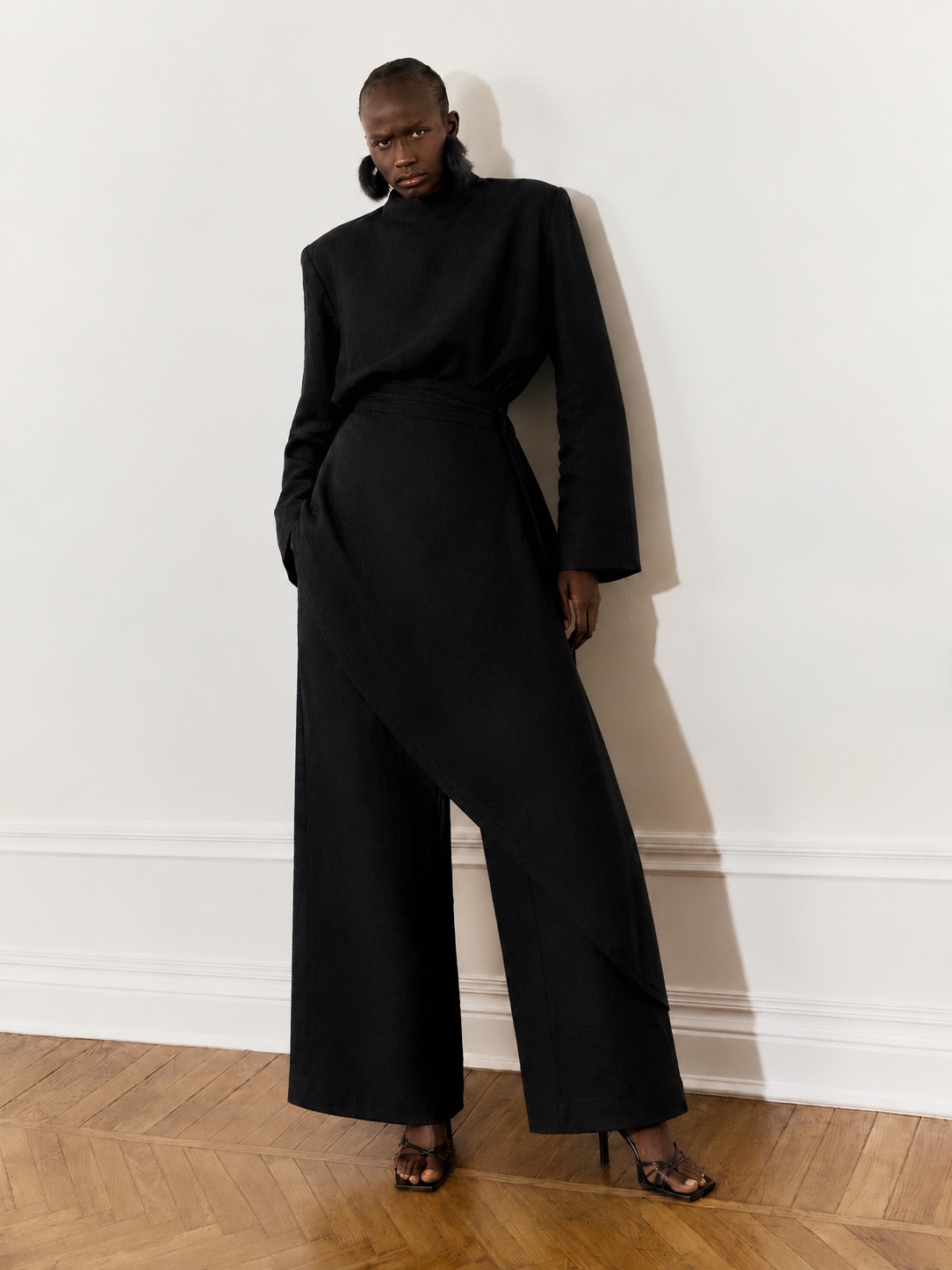 Aster Black Linen Set
